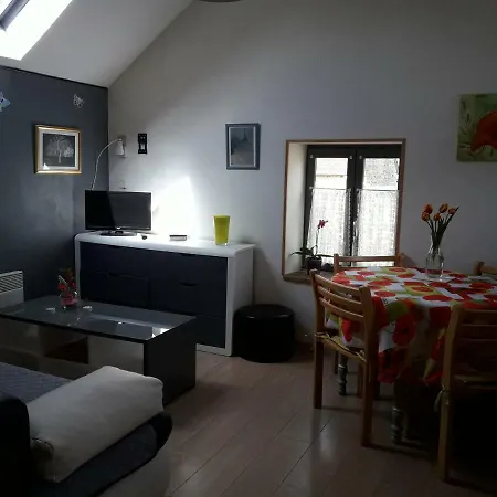 Fee Maison With Apartamento Cuissai
